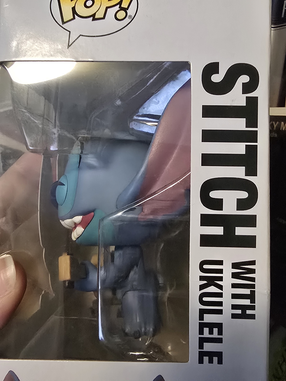 Funko Pop! Disney Lilo & Stitch #1044 - Stitch with Ukulele - Picture 2 of 5